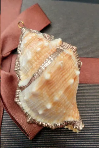 Set 2 ciondoli fiore e conchiglia