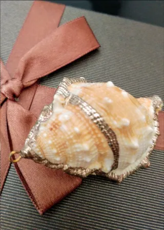 Set 2 ciondoli fiore e conchiglia