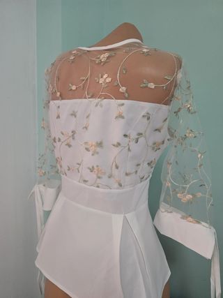 BLUSA DE MUJER CON MANGAS TRANSPARENTES. NUEVA T/M