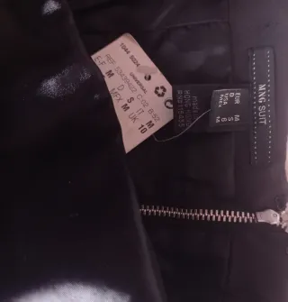 Vestido negro elegante sin tirantes