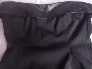 Vestido negro elegante sin tirantes