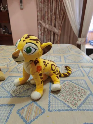 Leopardo de peluche suave