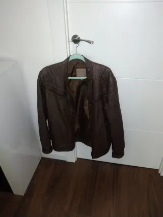 Cazadora de piel marrón