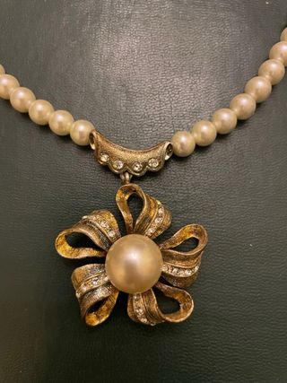 Girocollo vintage con ciondolo fiore