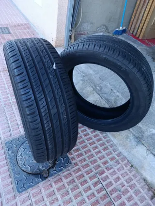 Neumáticos 215/55 R18 en buen estado