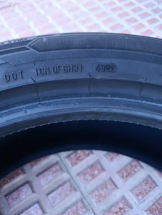 Neumáticos 215/55 R18 en buen estado