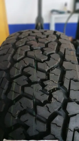 225/60 R18 104T COMFORSER CF110