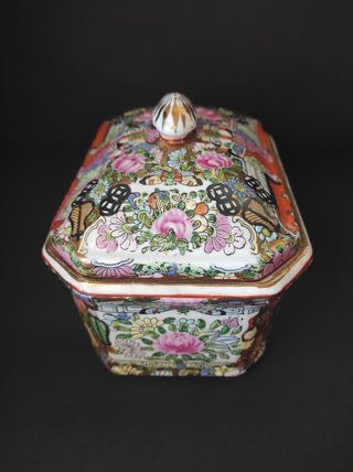 Caixa de Porcelana Figuras Orientais China