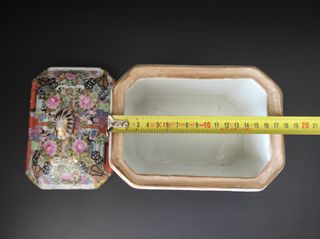 Caixa de Porcelana Figuras Orientais China