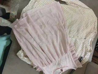 Blusa y camisa beige y rosa.precii las dos