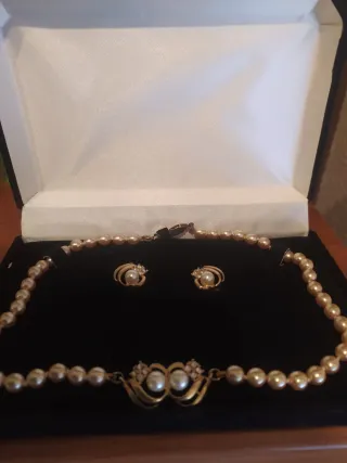 Conjunto collar y pendientes perlas