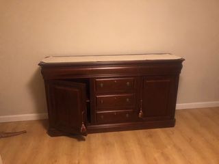 Aparador de madera muy elegante