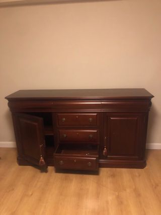 Aparador de madera muy elegante