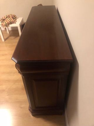 Aparador de madera muy elegante