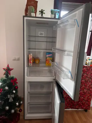 Nevera combi como nueva