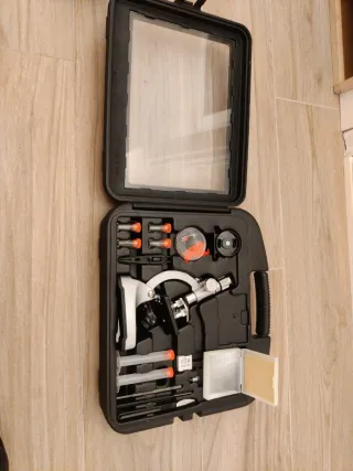 Microscopio con accesorios