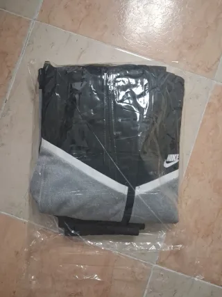 Conjunto chándal Nike negro y gris