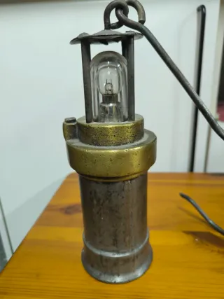 Lámpara de minero antigua