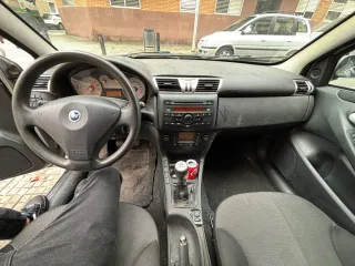 Fiat stilo motor 1.4 (95 CV) lleva 140 mil kms.,