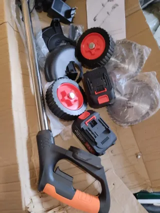 Desbrozadora con 2 baterías