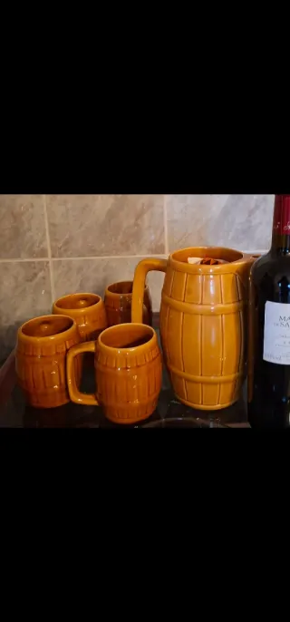 Set brocca e bicchieri da birra in ceramica vintage