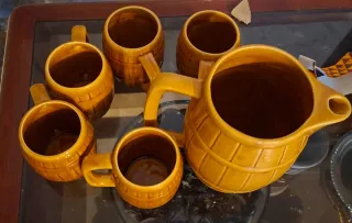 Set brocca e bicchieri da birra in ceramica vintage