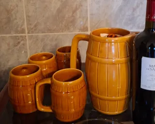 Set brocca e bicchieri da birra in ceramica vintage