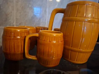 Set brocca e bicchieri da birra in ceramica vintage