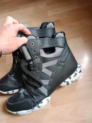 Botas Freddy Negras y Grises