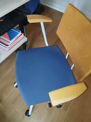 Silla de escritorio con ruedas