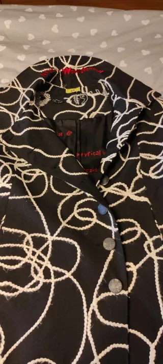 Abrigo desigual talla 44