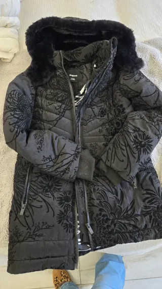 Chaqueta niña acolchada con capucha