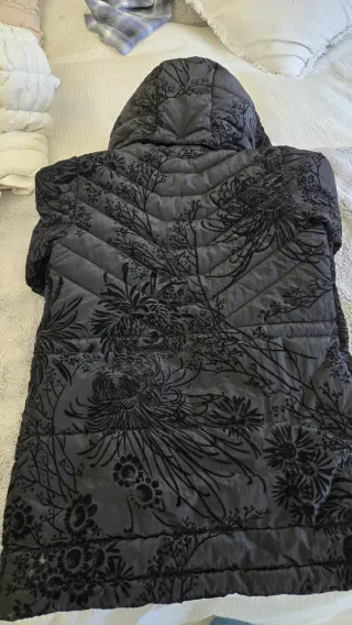 Chaqueta niña acolchada con capucha