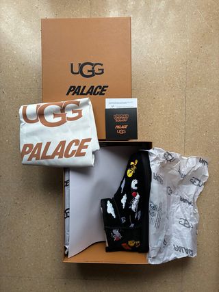 Botas UGG Classic Ultra Mini Palace x Looney Tunes