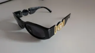 Gafas de sol Versace negras y doradas