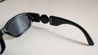 Gafas de sol Versace negras y doradas