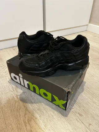 Nike Air Max 95 Negras Talla 43