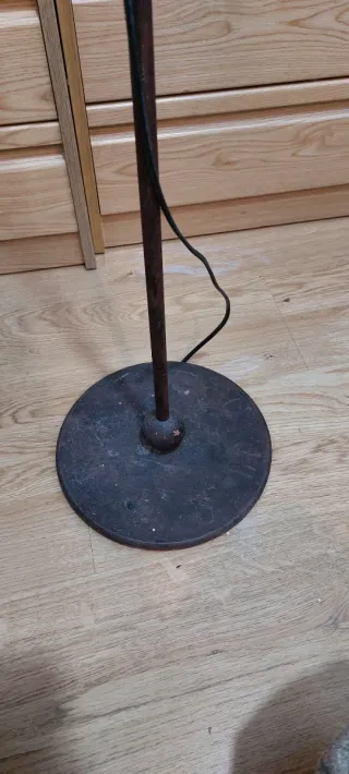 Lámpara de pie de hierro azul