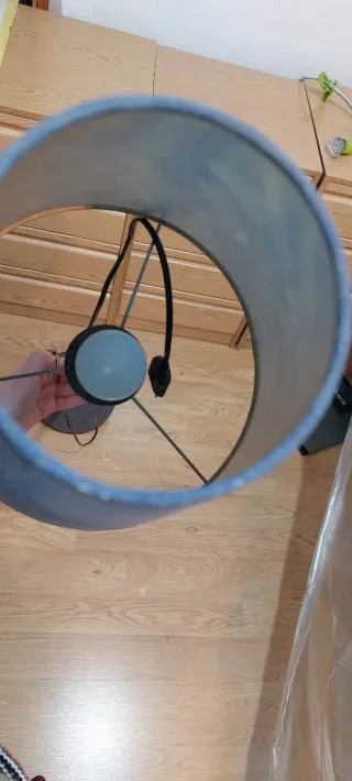 Lámpara de pie de hierro azul