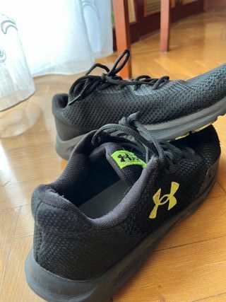 Zapatillas Under Armour Negras y Verdes
