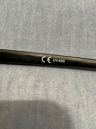 Occhiali da sole neri e marroni