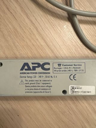 Regleta 5 enchufes APC con interruptor