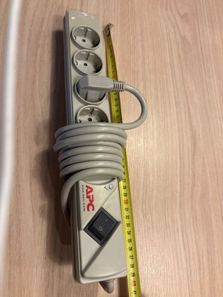 Regleta 5 enchufes APC con interruptor