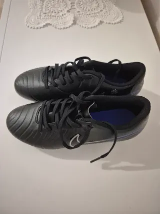Zapatillas de fútbol Nike negras y azules