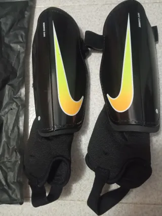 Espinilleras Nike Charge Nuevas, talla S