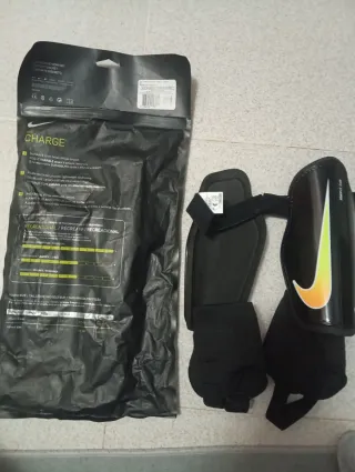 Espinilleras Nike Charge Nuevas, talla S