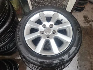 Toyota Corolla moderno - Rueda de repuesto