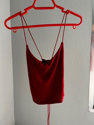 Top rojo tirantes cruzados