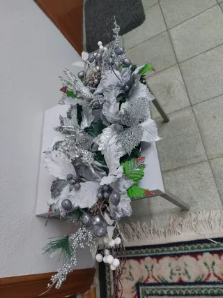 Centro de mesa navideño plateado