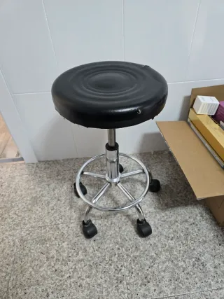 Taburete giratorio con ruedas